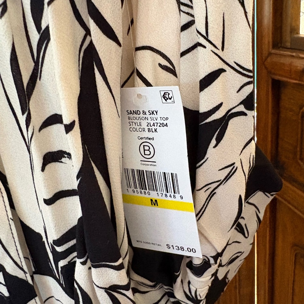 NWT Karen Kane Sand & Sky Leaf Print Blouse Sz M - Picture 3 of 5